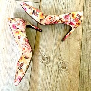 EUC! Cole Haan floral pumps size 7.5